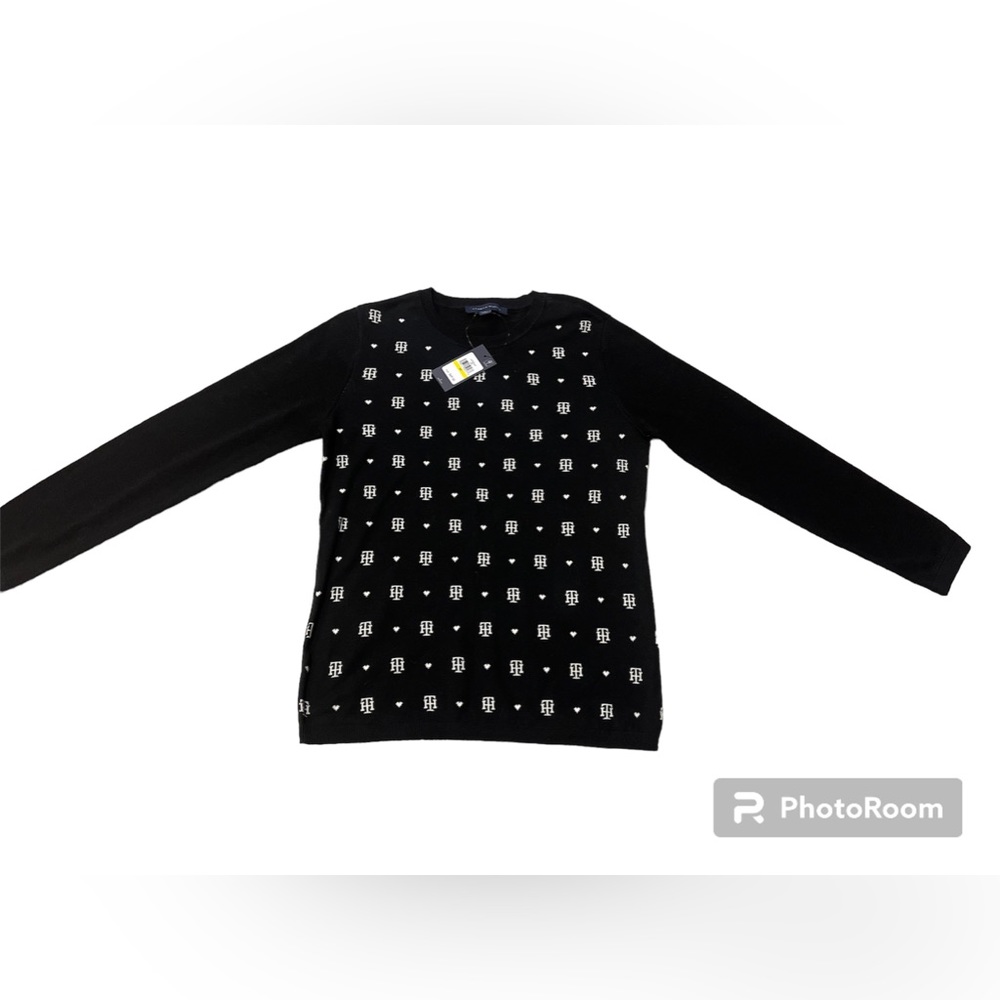 Women's Cotton Logo-Print V-Neck Sweater
Brand: Tommy Hilfiger. Size Medium.